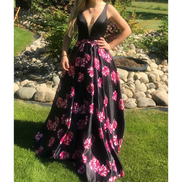 Formal dress - Picture 2 of 3